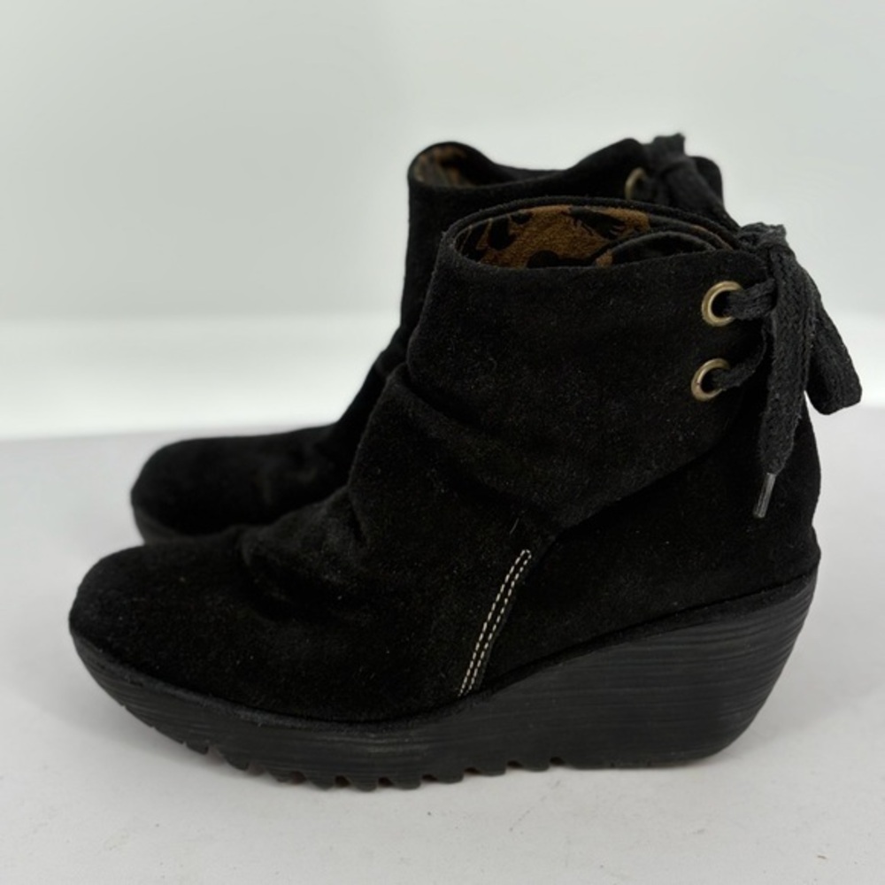 🫑 Fly London Black Suede tie back Ankle Boots